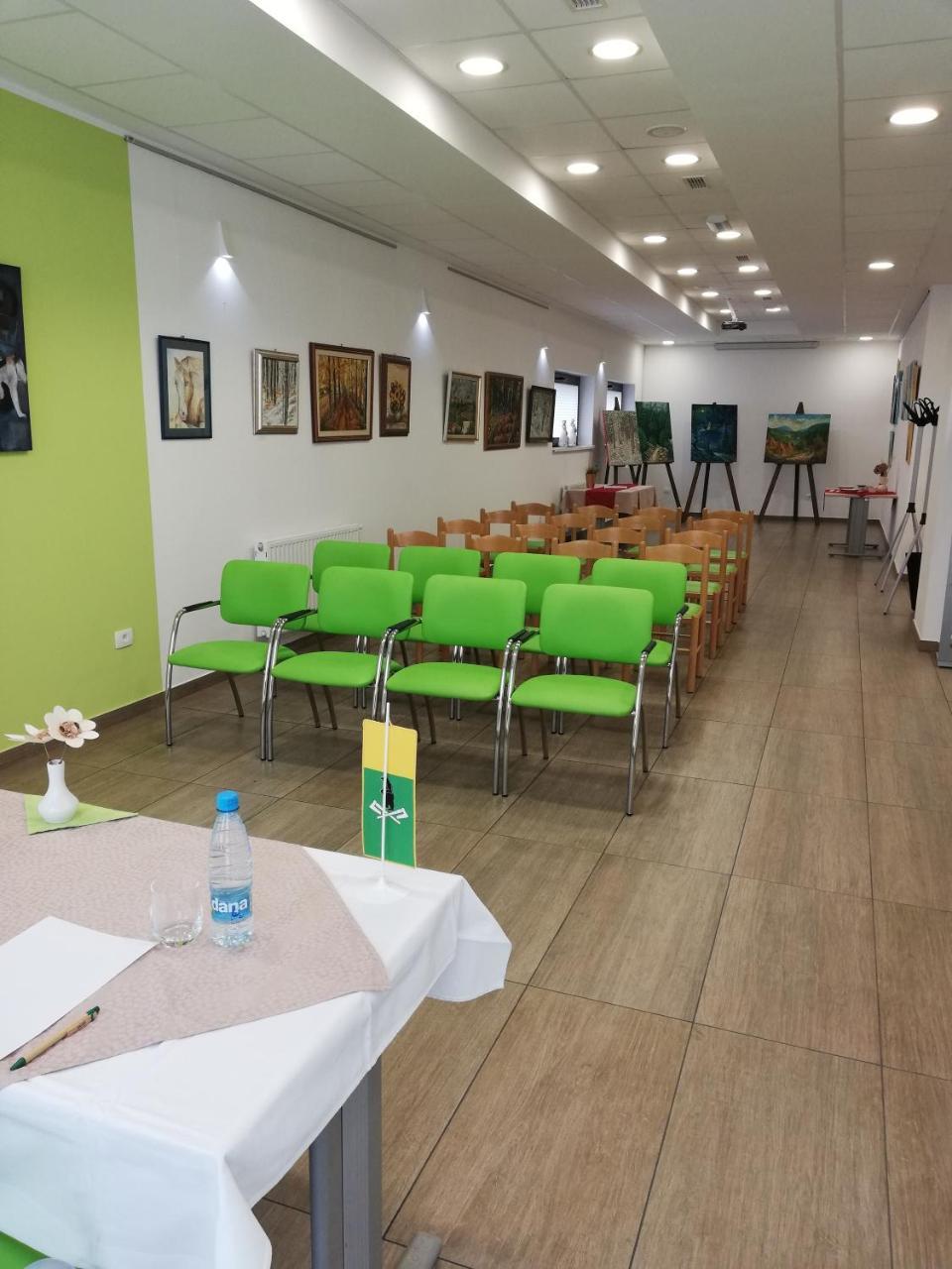 Hotel Oskar Hrib-Loski Potok Buitenkant foto