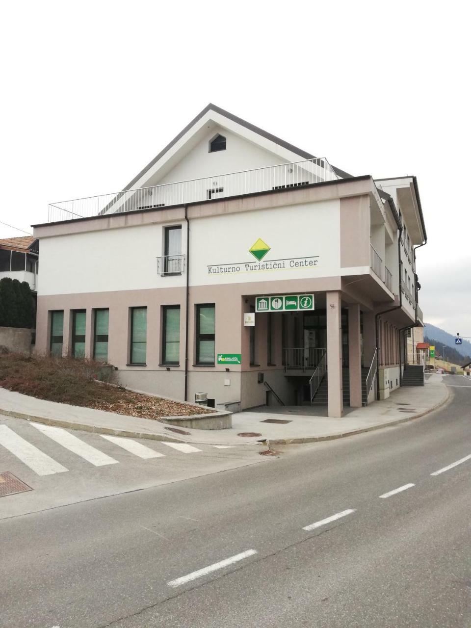 Hotel Oskar Hrib-Loski Potok Buitenkant foto