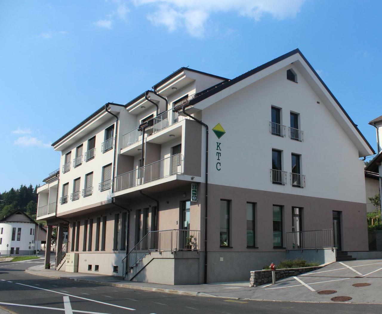 Hotel Oskar Hrib-Loski Potok Buitenkant foto